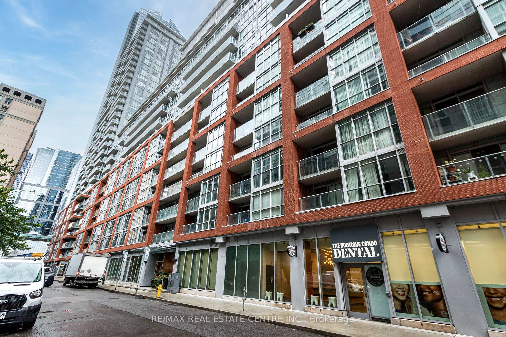 Photo 1 of 21 Nelson Street, Toronto, Waterfront Communities — HOMEH