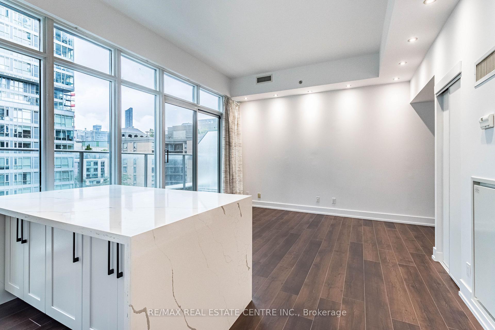 Photo 9 of 21 Nelson Street, Toronto, Waterfront Communities — HOMEH