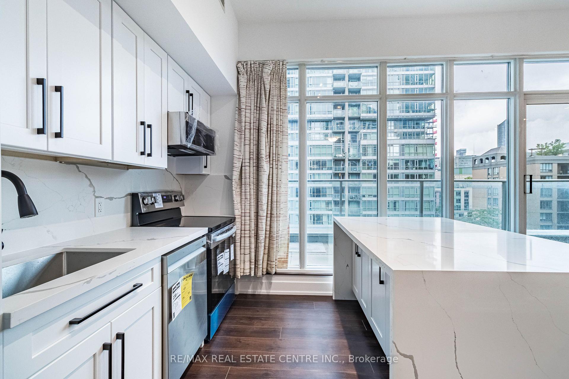 Photo 12 of 21 Nelson Street, Toronto, Waterfront Communities — HOMEH