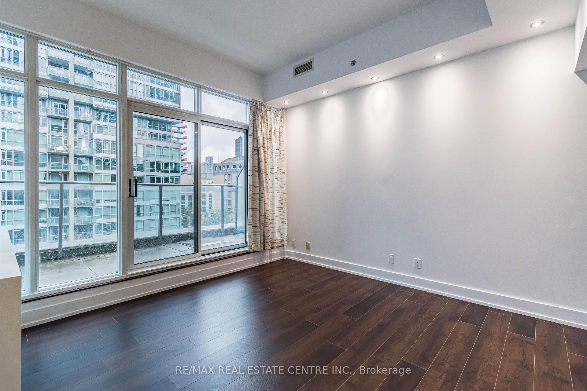 Photo 16 of 21 Nelson Street, Toronto, Waterfront Communities — HOMEH