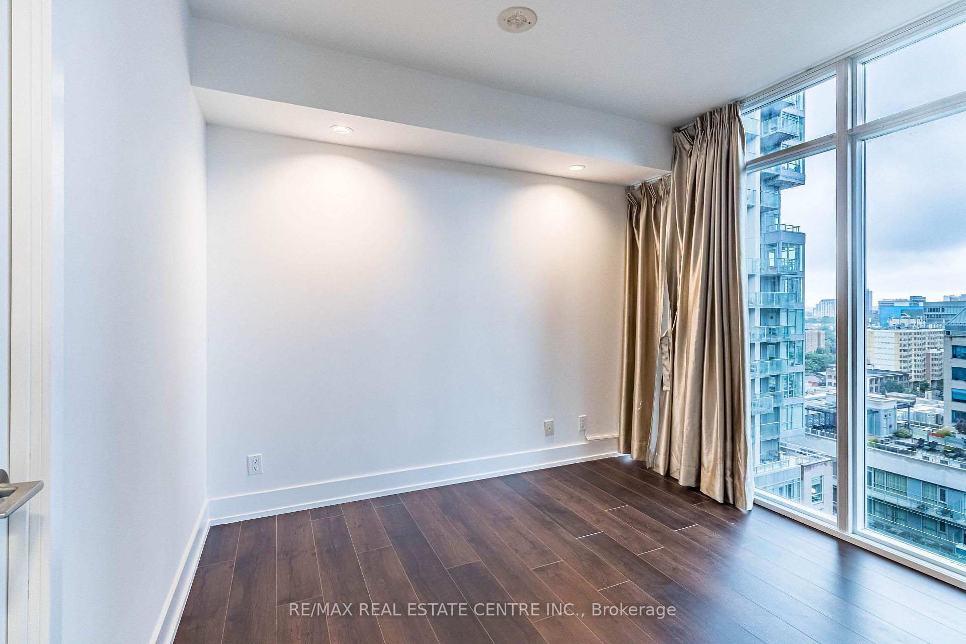 Photo 19 of 21 Nelson Street, Toronto, Waterfront Communities — HOMEH