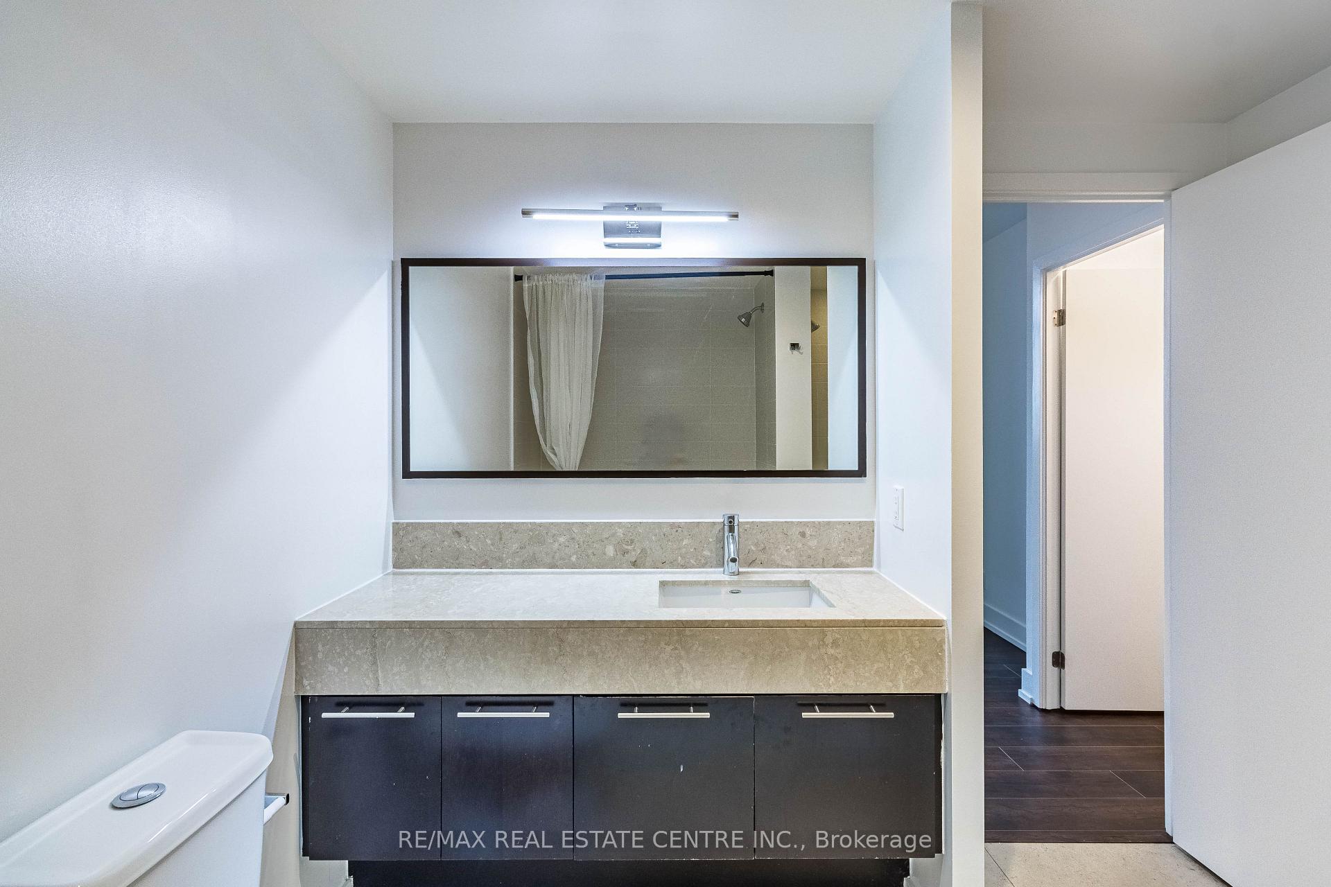 Photo 25 of 21 Nelson Street, Toronto, Waterfront Communities — HOMEH