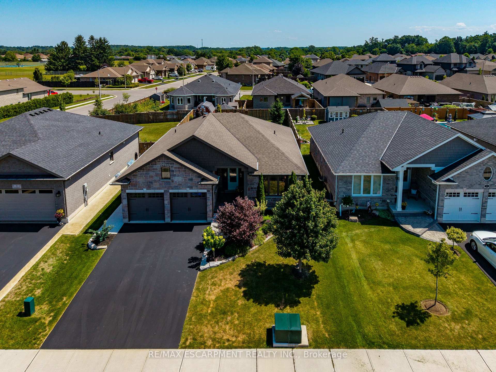 Photo 1 of 7 Stonebridge Place, Norfolk, Simcoe — HOMEH
