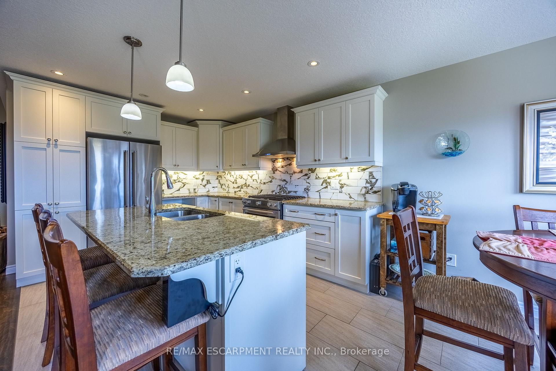 Photo 8 of 7 Stonebridge Place, Norfolk, Simcoe — HOMEH
