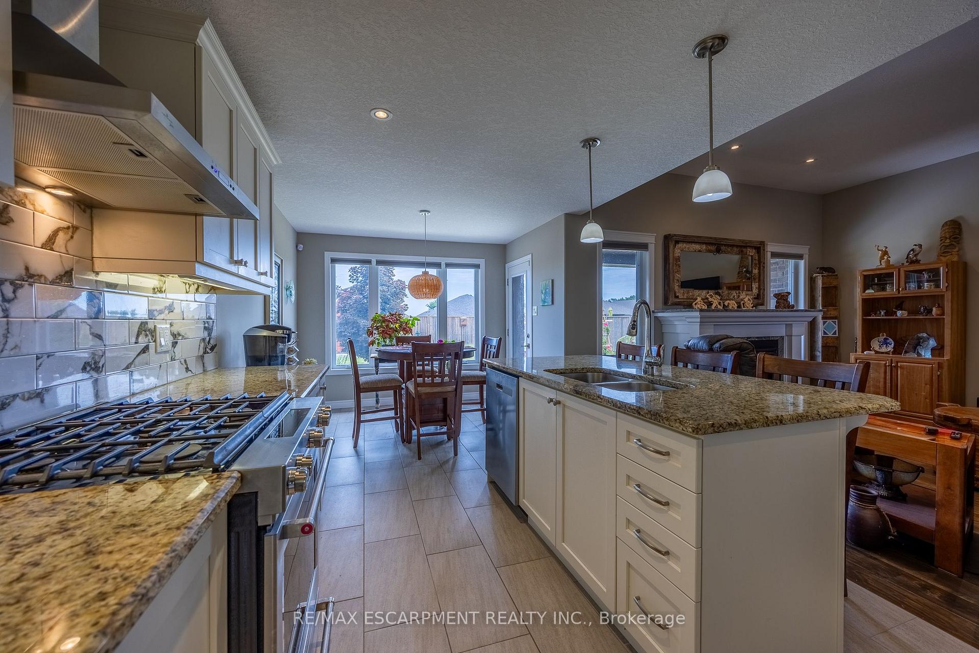 Photo 10 of 7 Stonebridge Place, Norfolk, Simcoe — HOMEH