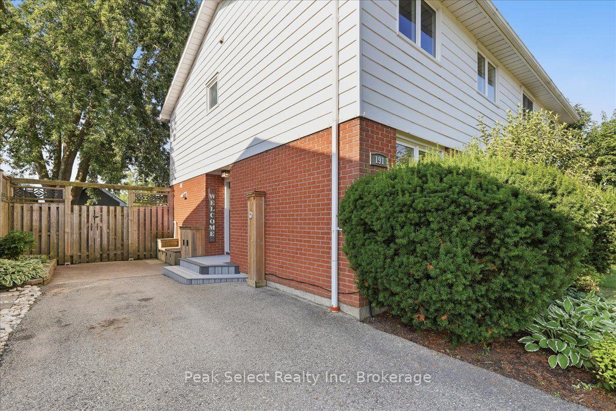 Photo 3 of 191 Maple Avenue, Stratford — HOMEH