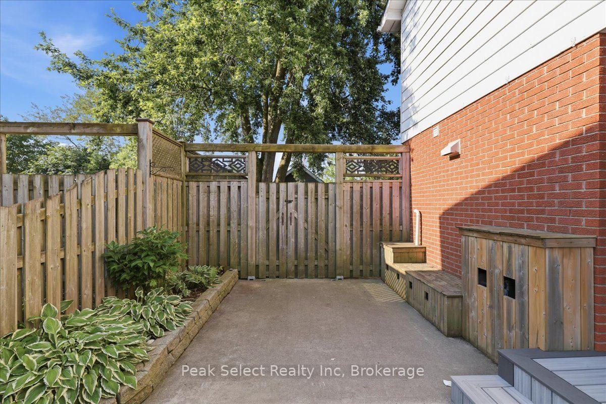 Photo 4 of 191 Maple Avenue, Stratford — HOMEH