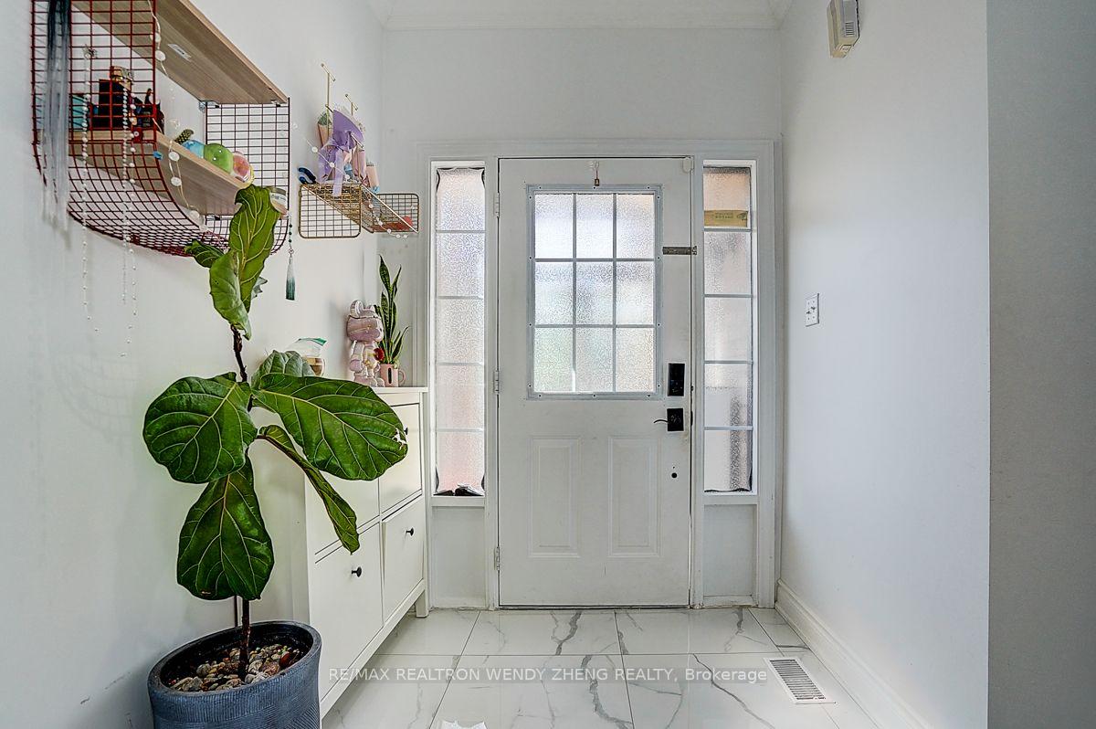 Photo 3 of Unit Main, 46 Clifton Court, Markham, Middlefield — HOMEH