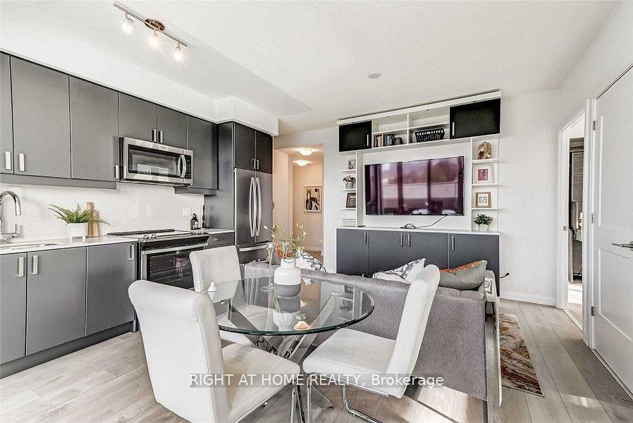 Photo 4 of Unit 213, 7895 Jane Street, Vaughan, Concord — HOMEH