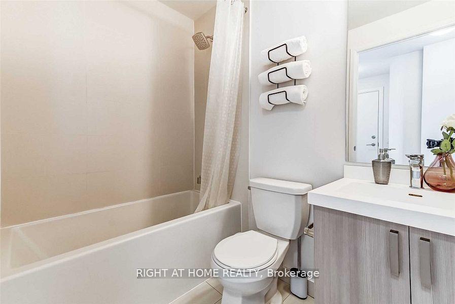 Photo 7 of Unit 213, 7895 Jane Street, Vaughan, Concord — HOMEH