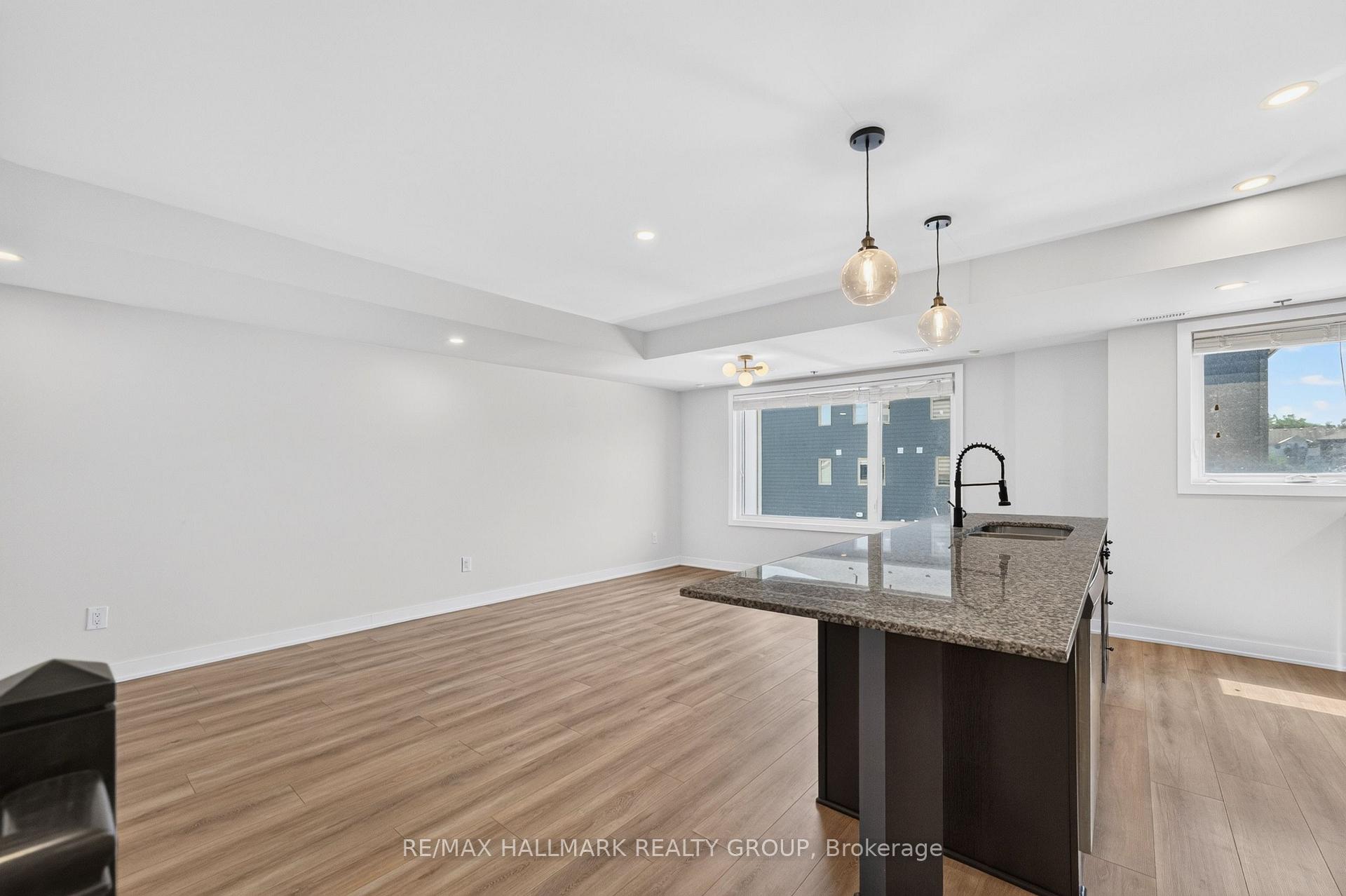 Photo 5 of 575 Takamose Private, Ottawa, CFB Rockcliffe and Area — HOMEH