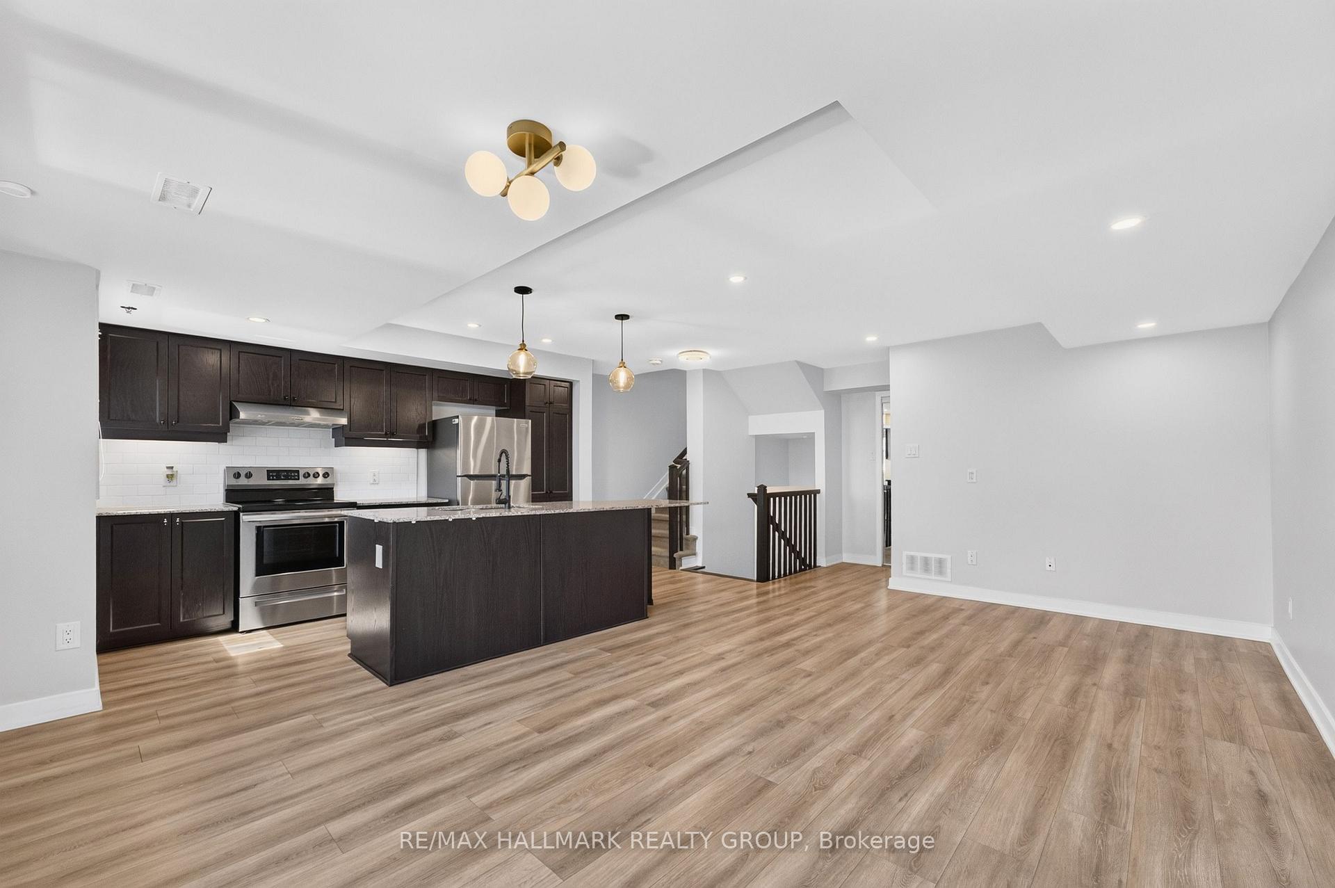 Photo 11 of 575 Takamose Private, Ottawa, CFB Rockcliffe and Area — HOMEH