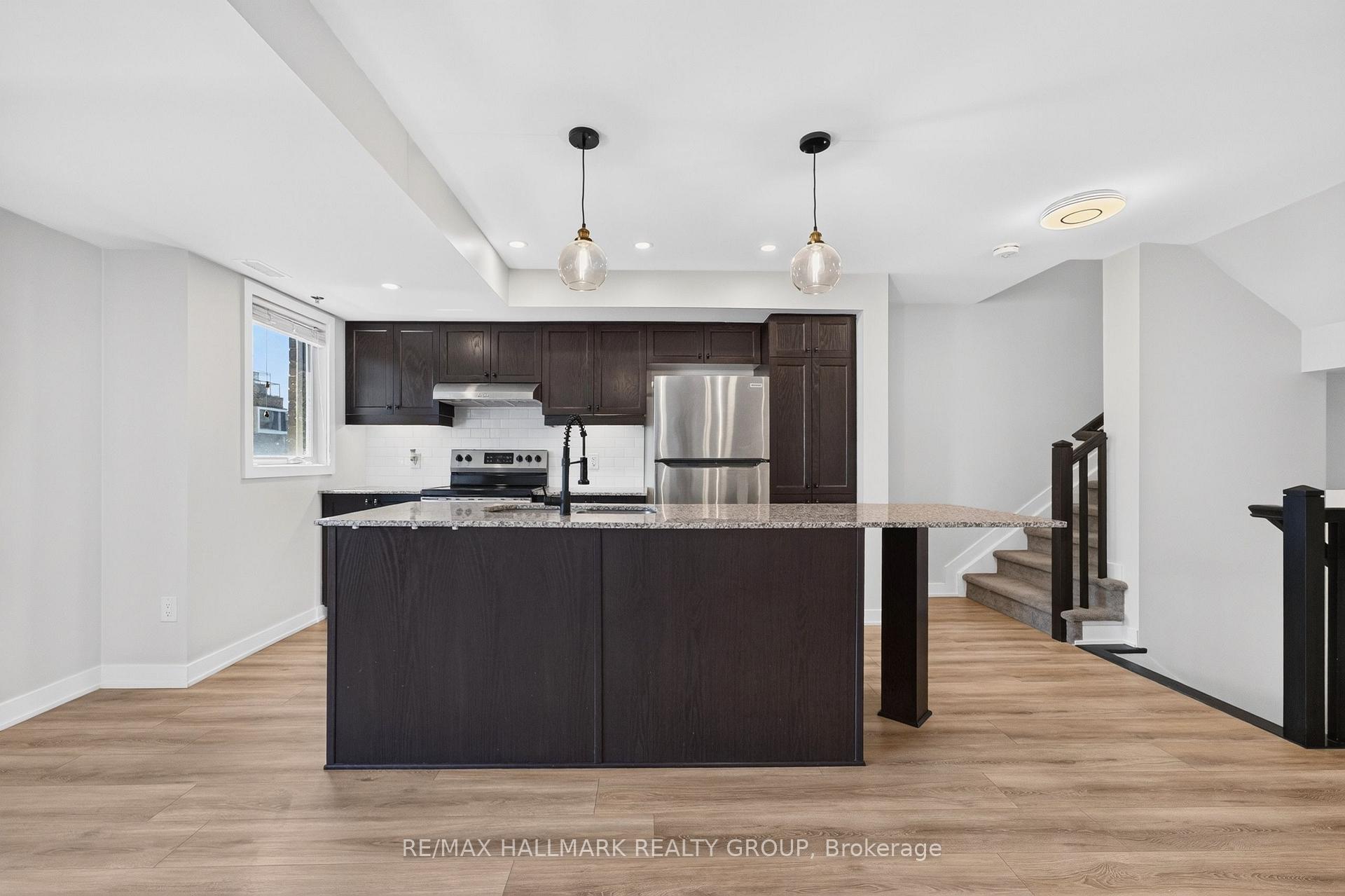 Photo 12 of 575 Takamose Private, Ottawa, CFB Rockcliffe and Area — HOMEH