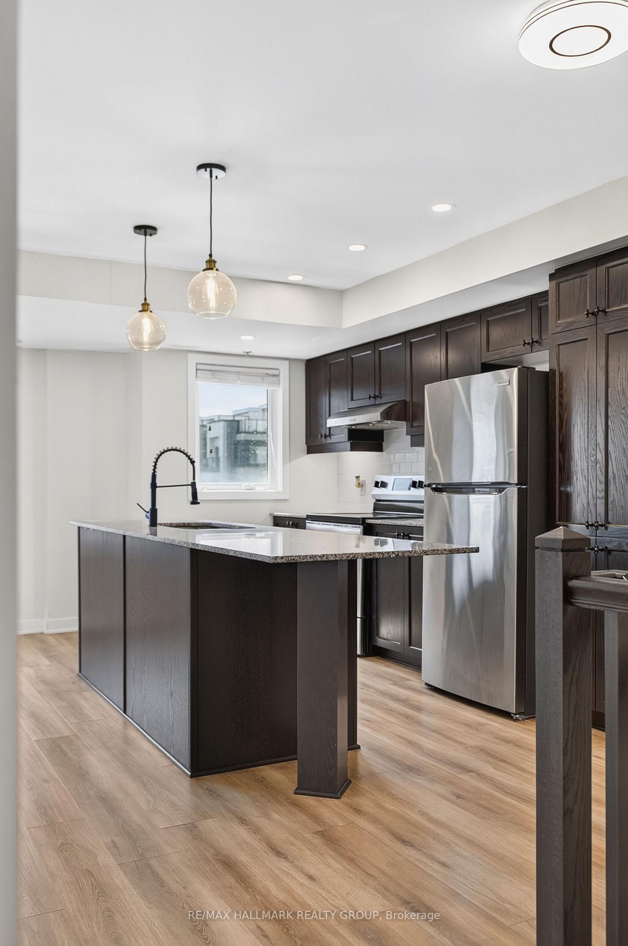 Photo 13 of 575 Takamose Private, Ottawa, CFB Rockcliffe and Area — HOMEH