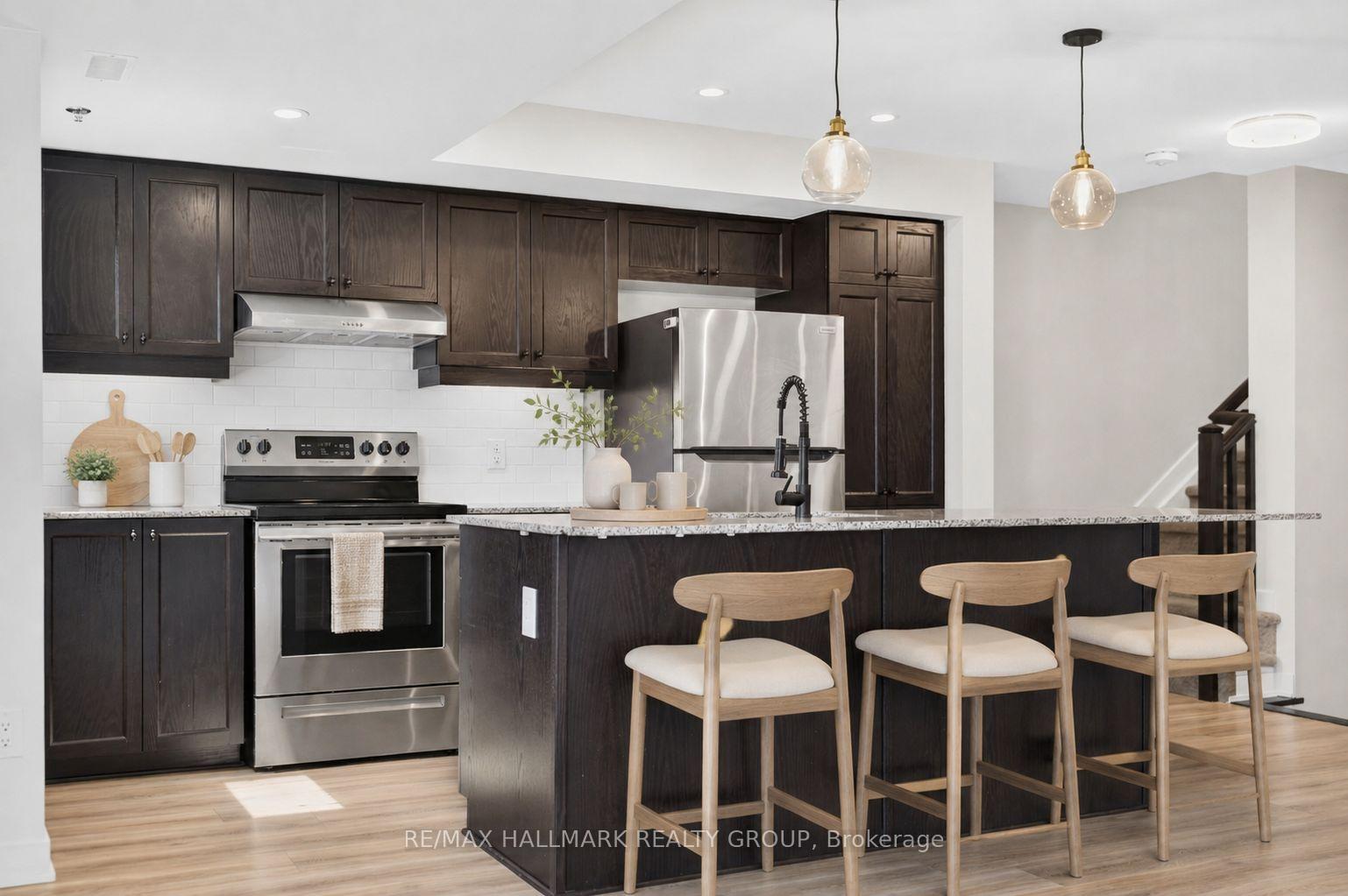Photo 14 of 575 Takamose Private, Ottawa, CFB Rockcliffe and Area — HOMEH