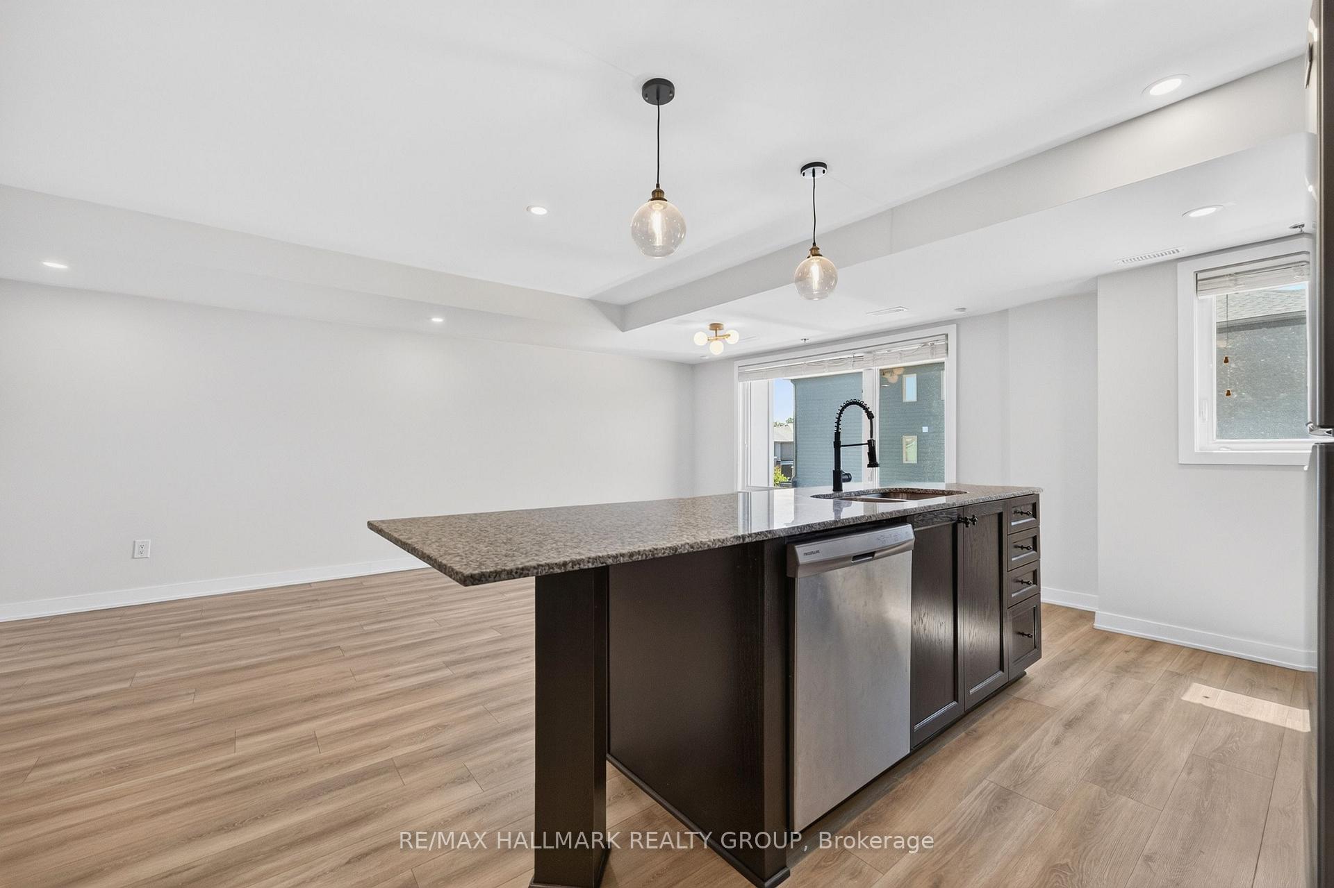 Photo 18 of 575 Takamose Private, Ottawa, CFB Rockcliffe and Area — HOMEH
