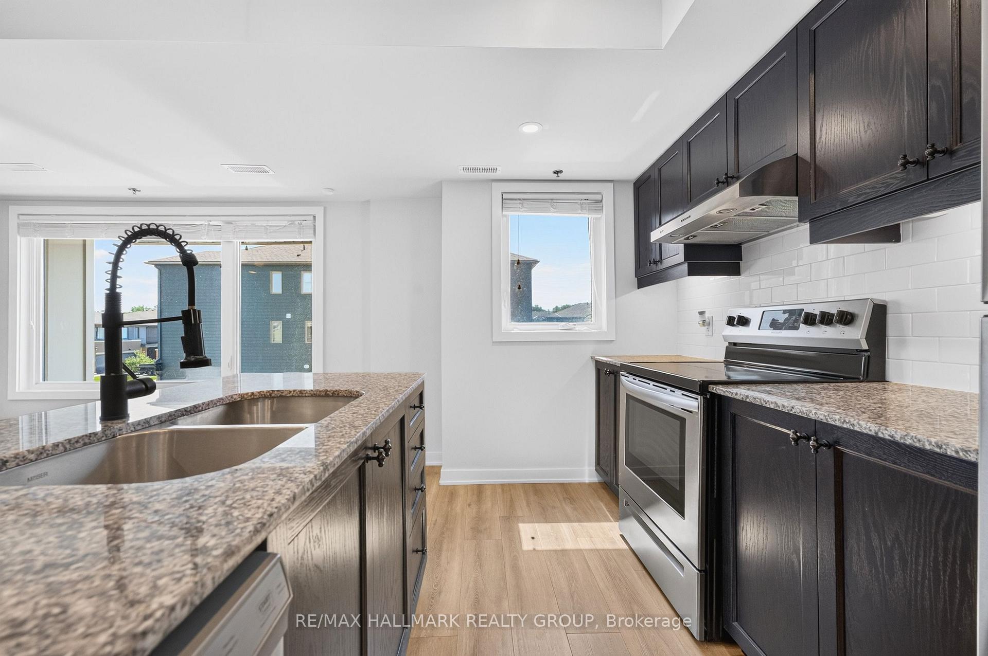 Photo 20 of 575 Takamose Private, Ottawa, CFB Rockcliffe and Area — HOMEH
