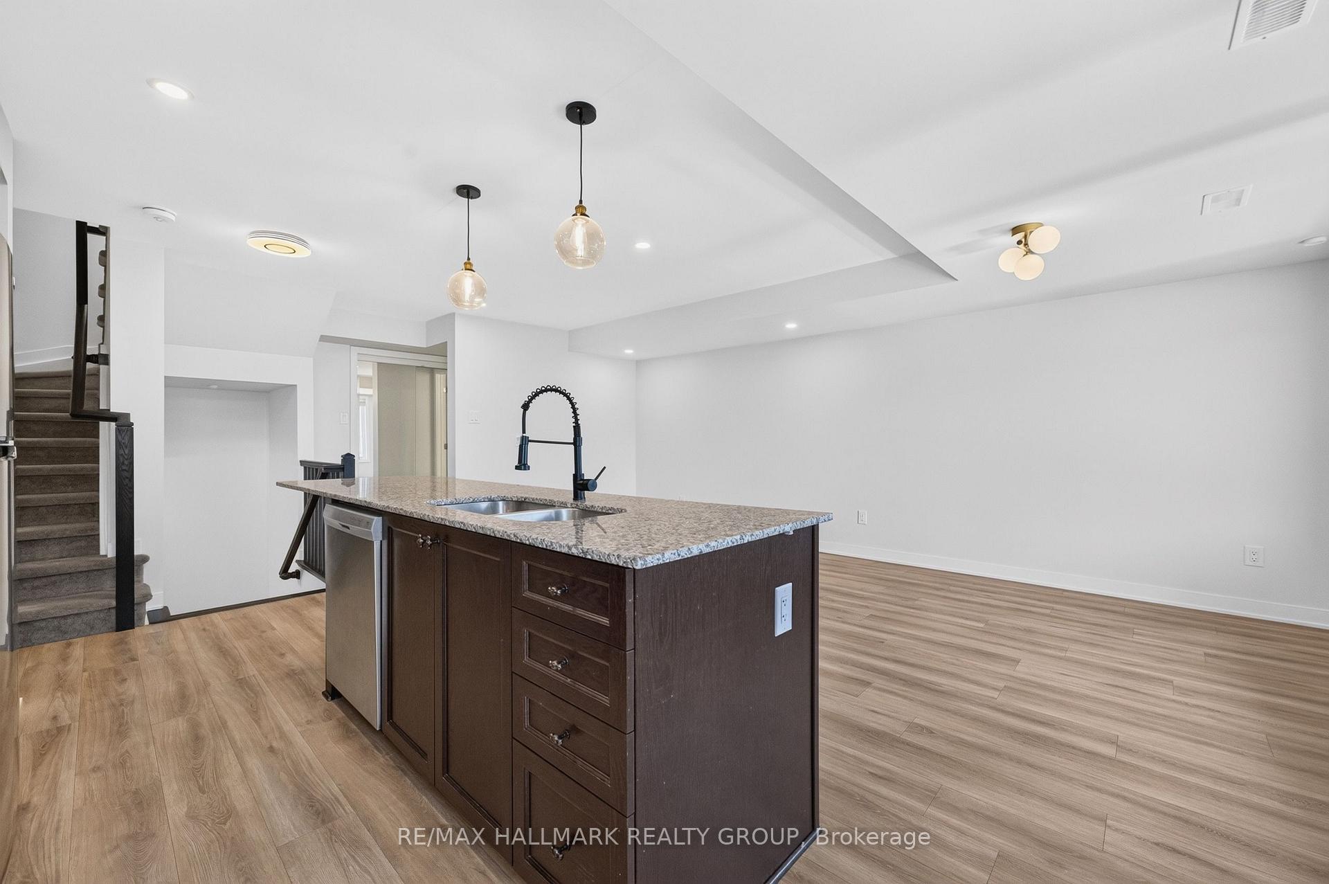 Photo 22 of 575 Takamose Private, Ottawa, CFB Rockcliffe and Area — HOMEH