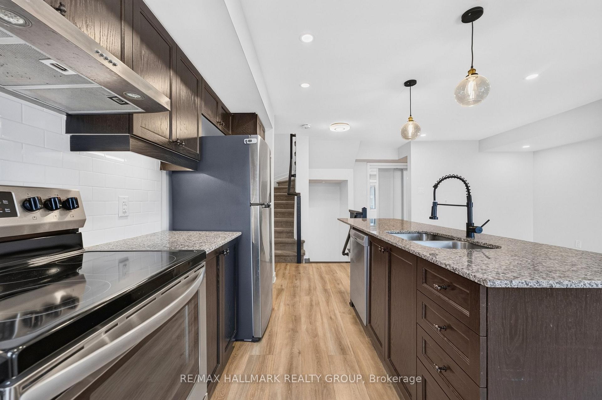 Photo 24 of 575 Takamose Private, Ottawa, CFB Rockcliffe and Area — HOMEH