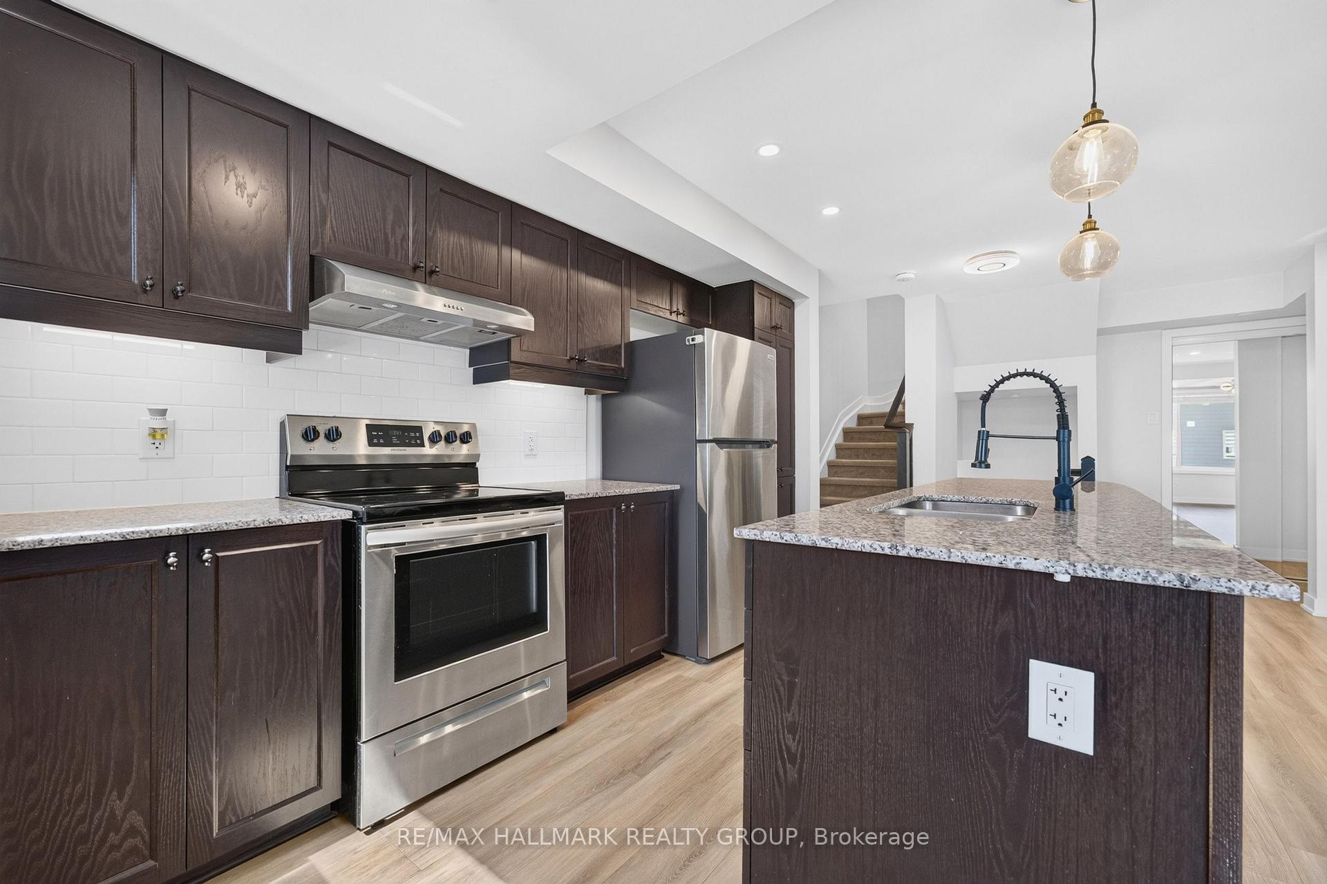Photo 25 of 575 Takamose Private, Ottawa, CFB Rockcliffe and Area — HOMEH