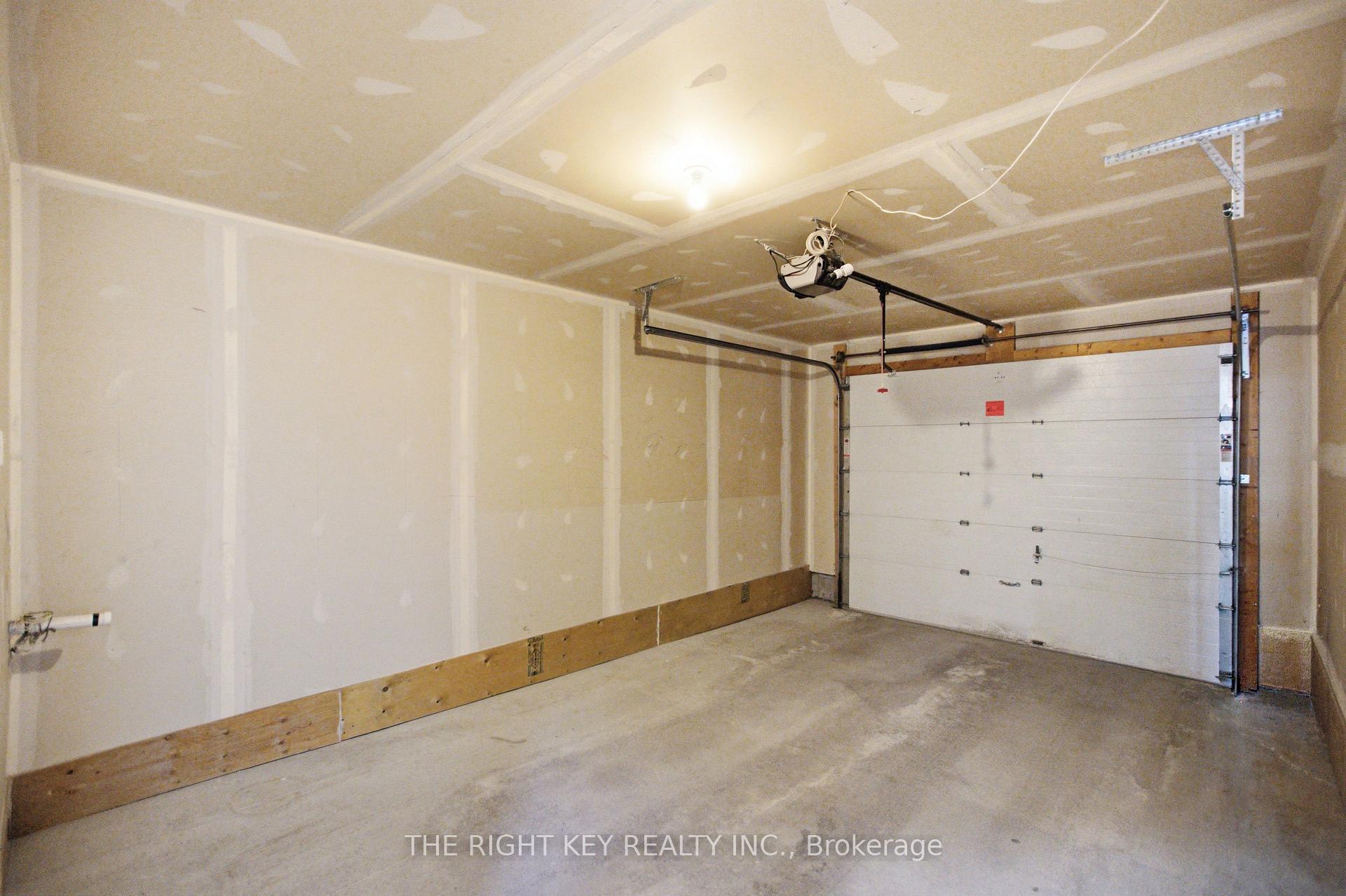 Photo 33 of 480 Stalwart Crescent, Ottawa, Blossom Park/Kemp Park/Findlay Creek — HOMEH