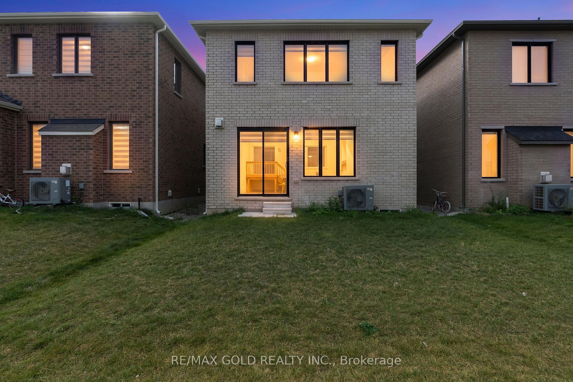 Photo 3 of 287 Gordon Krantz Avenue, Milton, Walker — HOMEH