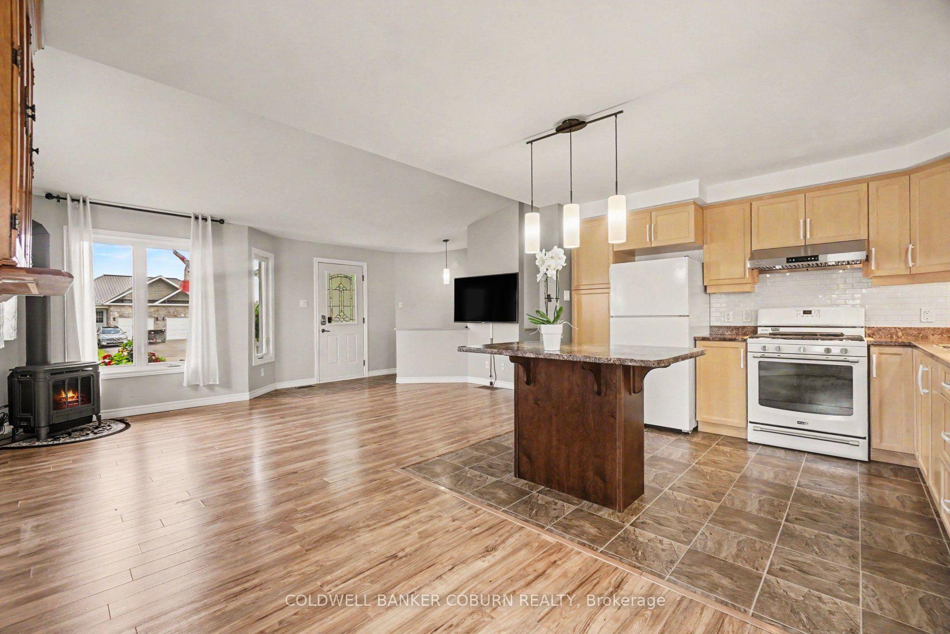 Photo 14 of 127 Elizabeth Drive, North Dundas, Chesterville — HOMEH