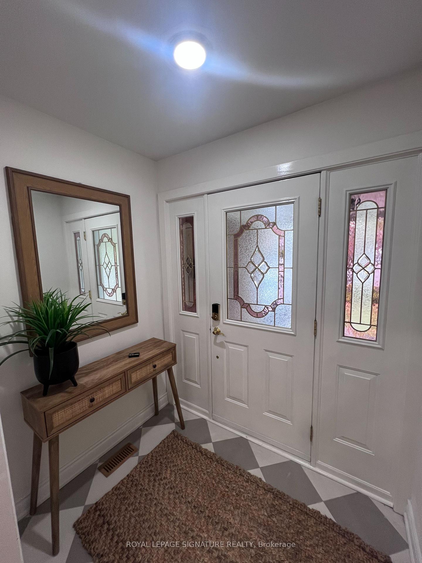 Photo 5 of 195 Upper Canada Drive, North York, St. Andrew-Windfields — HOMEH