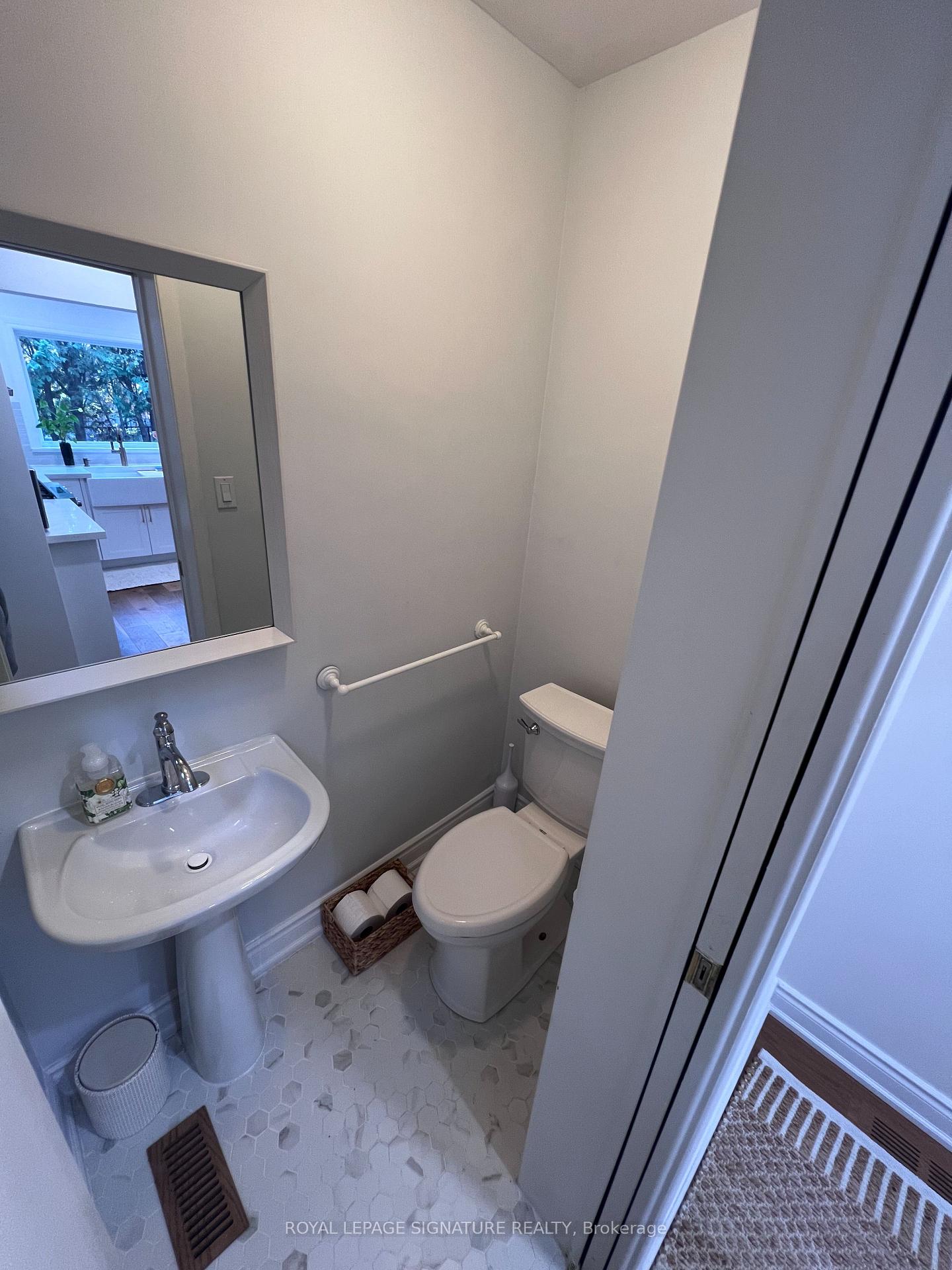 Photo 11 of 195 Upper Canada Drive, North York, St. Andrew-Windfields — HOMEH