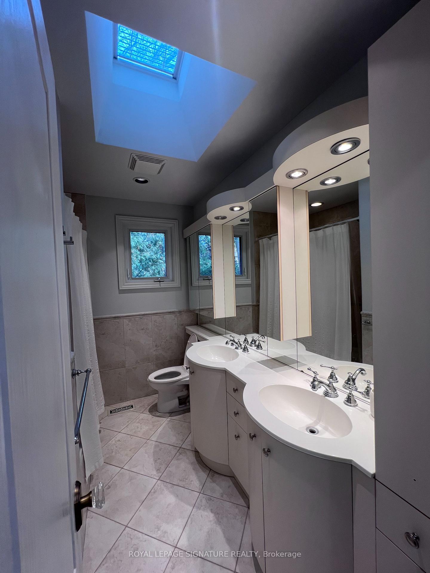 Photo 20 of 195 Upper Canada Drive, North York, St. Andrew-Windfields — HOMEH