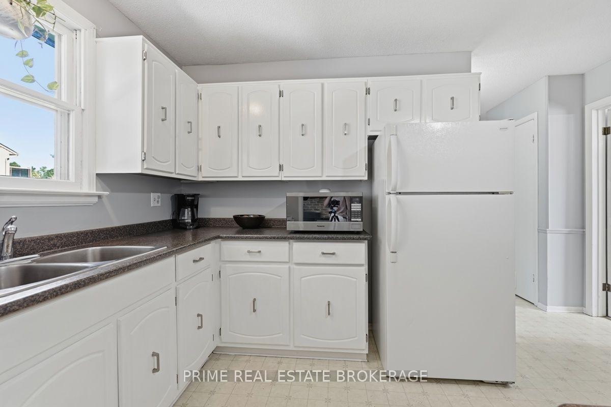Photo 11 of 686 Barclay Road, London, South M — HOMEH