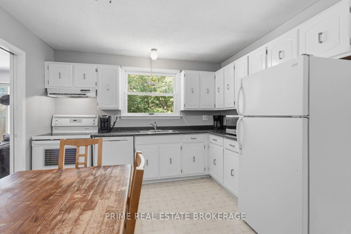 Photo 12 of 686 Barclay Road, London, South M — HOMEH