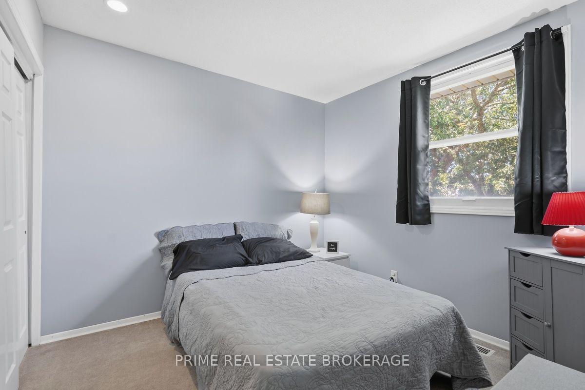 Photo 27 of 686 Barclay Road, London, South M — HOMEH