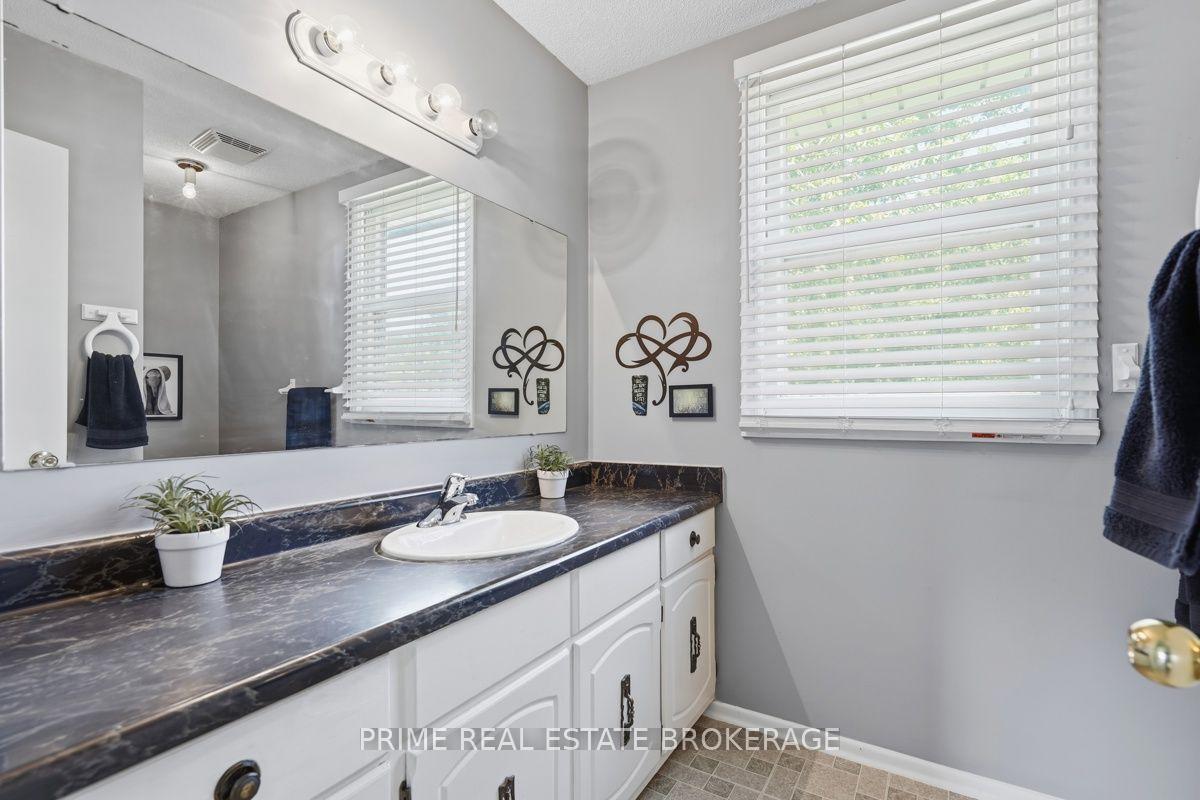 Photo 32 of 686 Barclay Road, London, South M — HOMEH