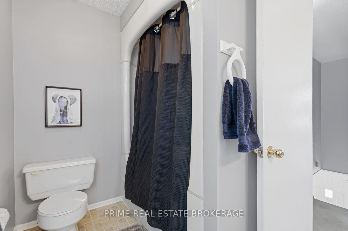 Photo 33 of 686 Barclay Road, London, South M — HOMEH