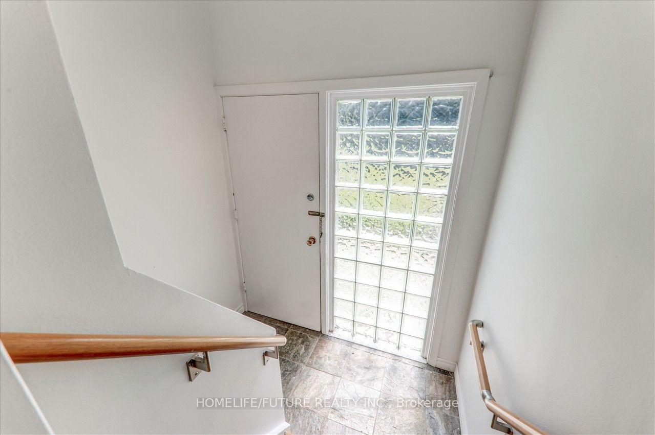 Photo 2 of Unit BSMT, 53 Dennett Drive, Scarborough, Agincourt South-Malvern West — HOMEH