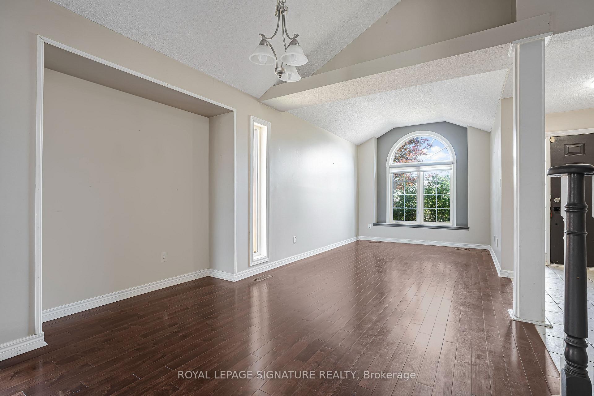 Photo 2 of 94 Niagara Drive, Oshawa, Samac — HOMEH