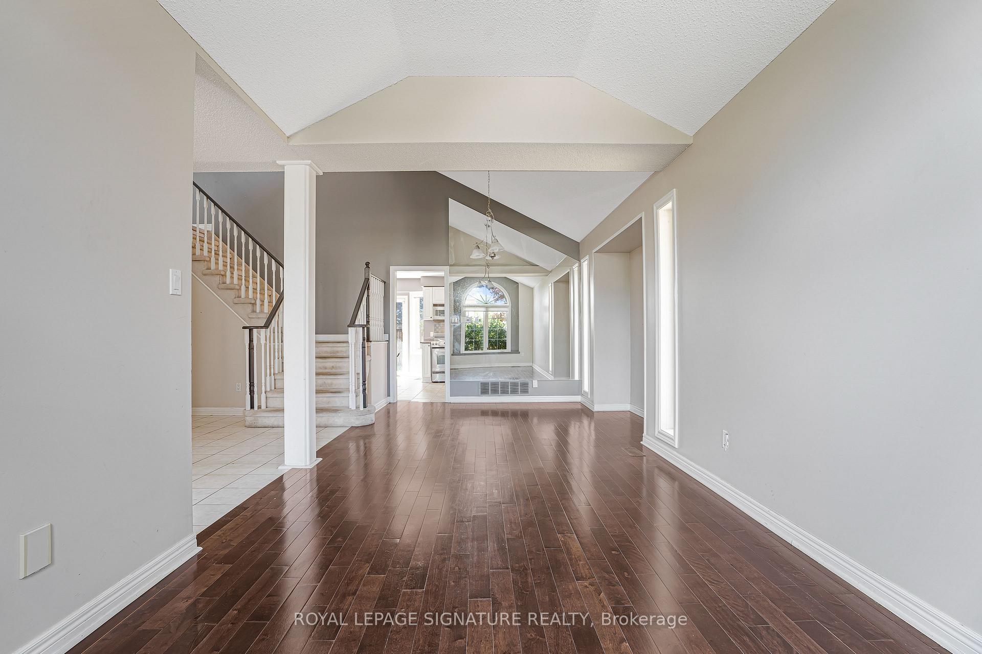 Photo 4 of 94 Niagara Drive, Oshawa, Samac — HOMEH