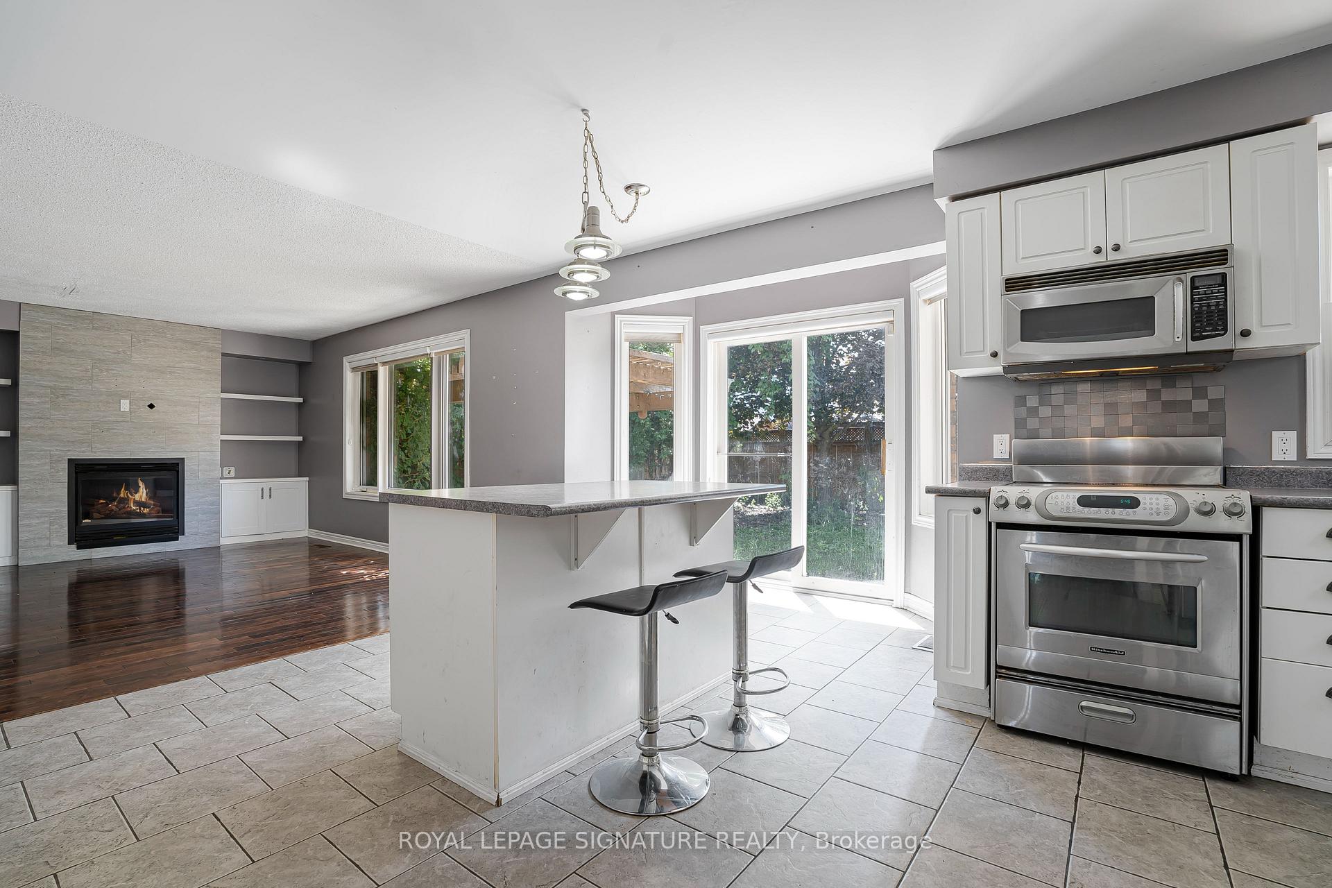Photo 7 of 94 Niagara Drive, Oshawa, Samac — HOMEH