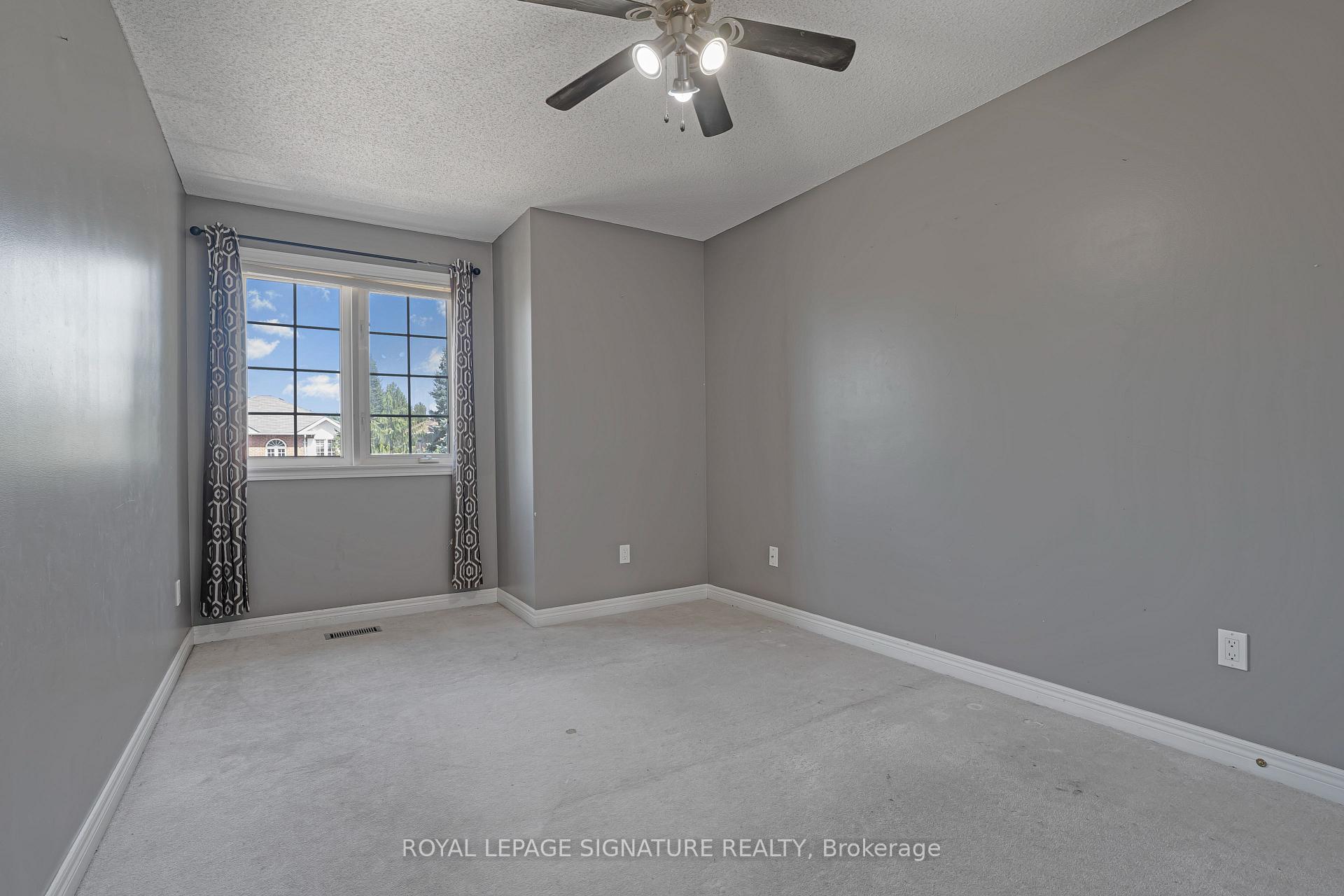 Photo 19 of 94 Niagara Drive, Oshawa, Samac — HOMEH