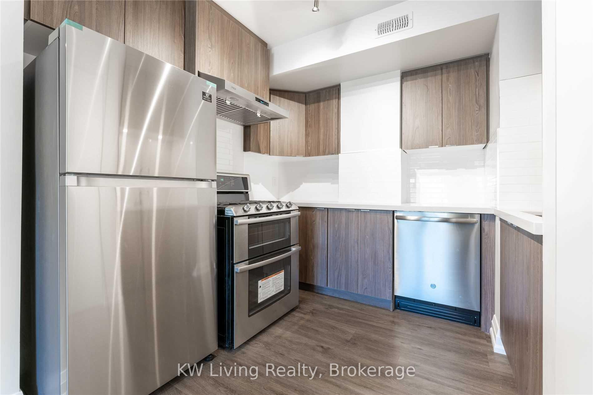 Photo 2 of Unit 4, 64 Overton Crescent, North York, Banbury-Don Mills — HOMEH