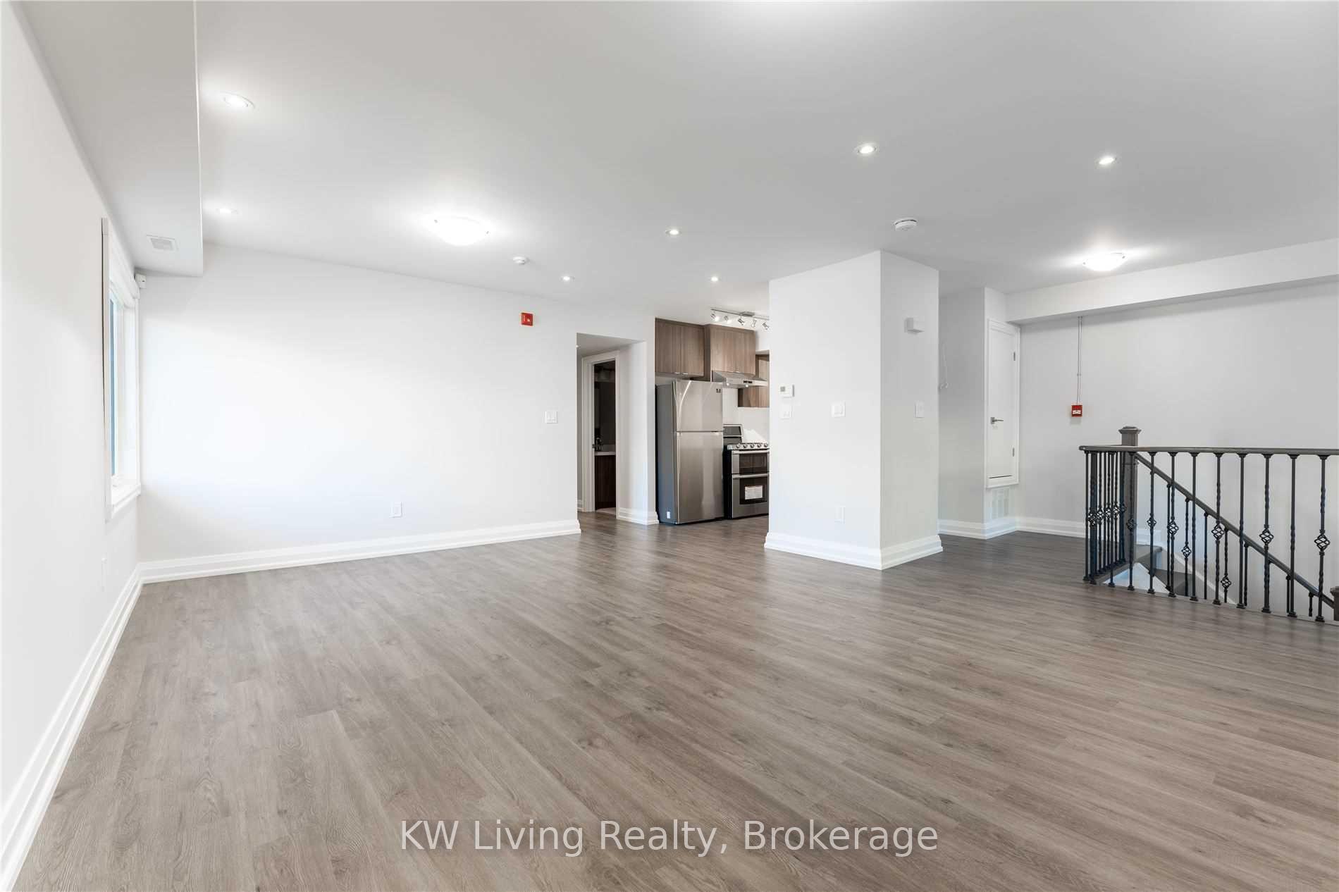 Photo 3 of Unit 4, 64 Overton Crescent, North York, Banbury-Don Mills — HOMEH