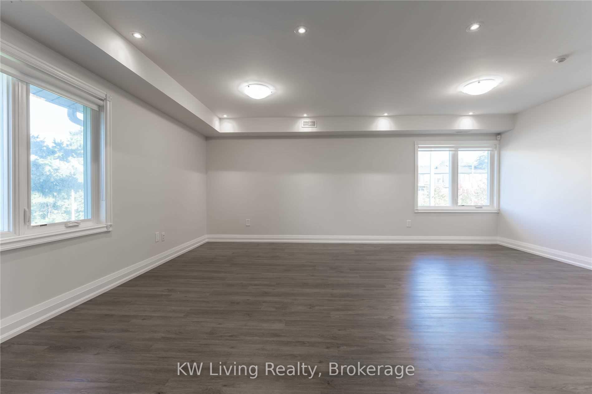 Photo 4 of Unit 4, 64 Overton Crescent, North York, Banbury-Don Mills — HOMEH