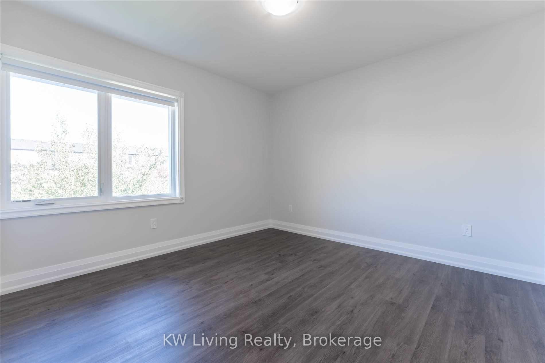 Photo 7 of Unit 4, 64 Overton Crescent, North York, Banbury-Don Mills — HOMEH