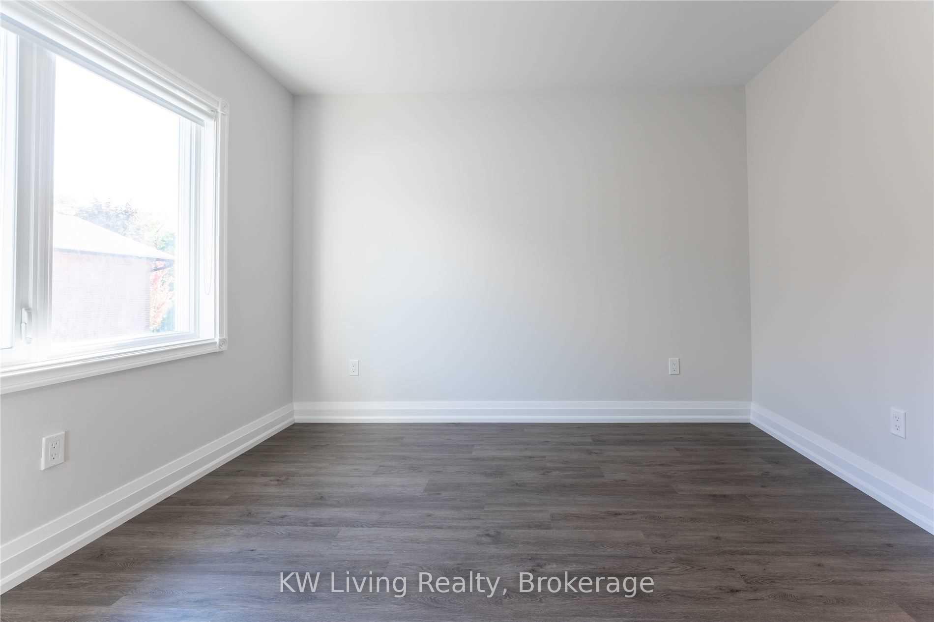 Photo 8 of Unit 4, 64 Overton Crescent, North York, Banbury-Don Mills — HOMEH