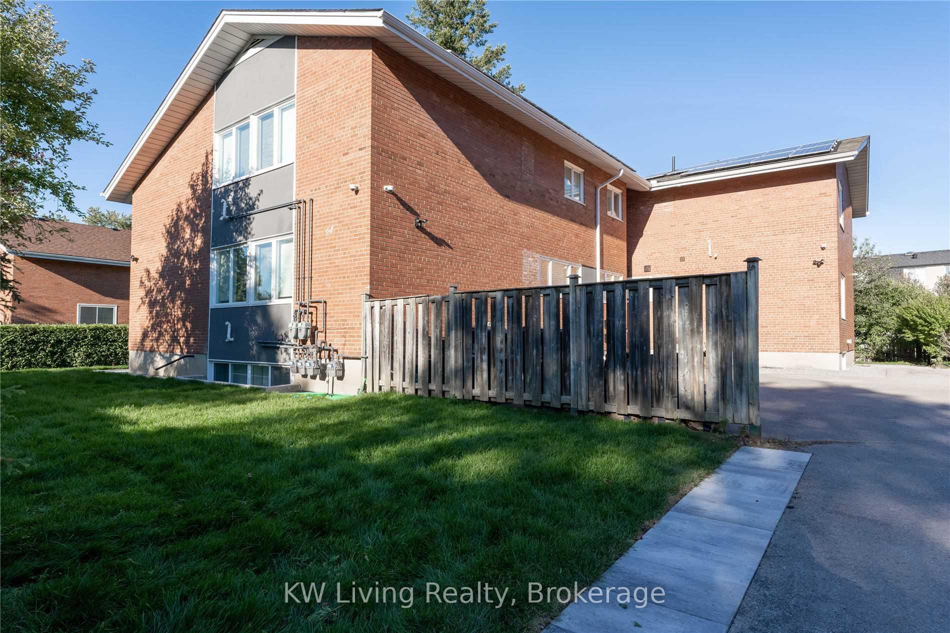 Photo 12 of Unit 4, 64 Overton Crescent, North York, Banbury-Don Mills — HOMEH