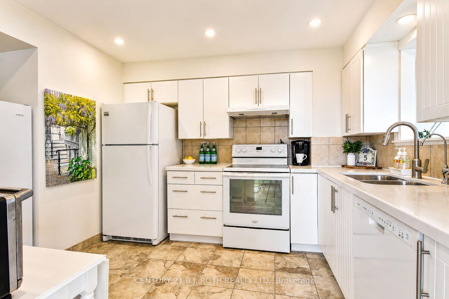 Photo 16 of Unit 508, 181 Collier Street, Barrie, North Shore — HOMEH