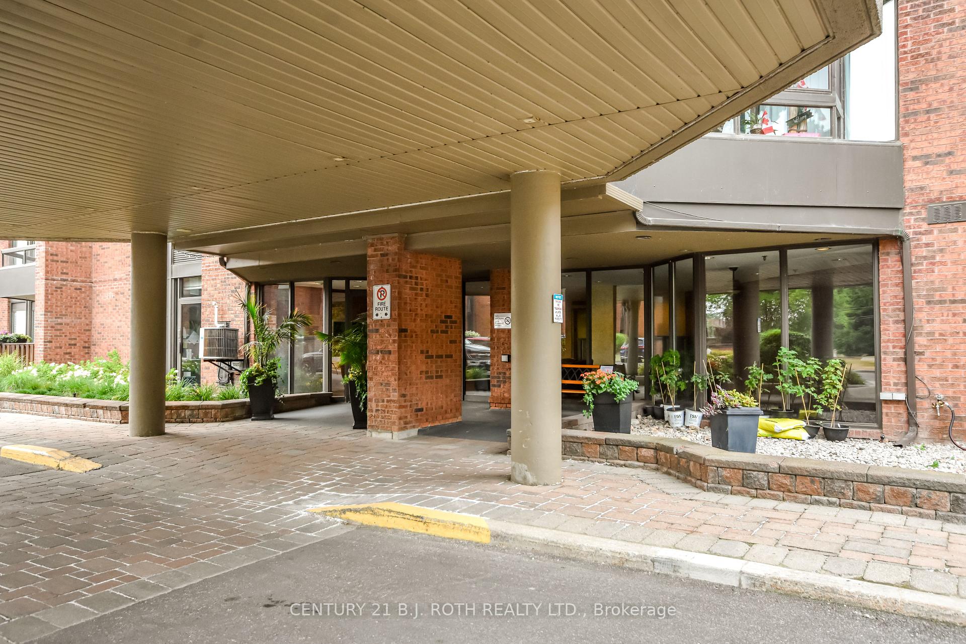 Photo 32 of Unit 508, 181 Collier Street, Barrie, North Shore — HOMEH