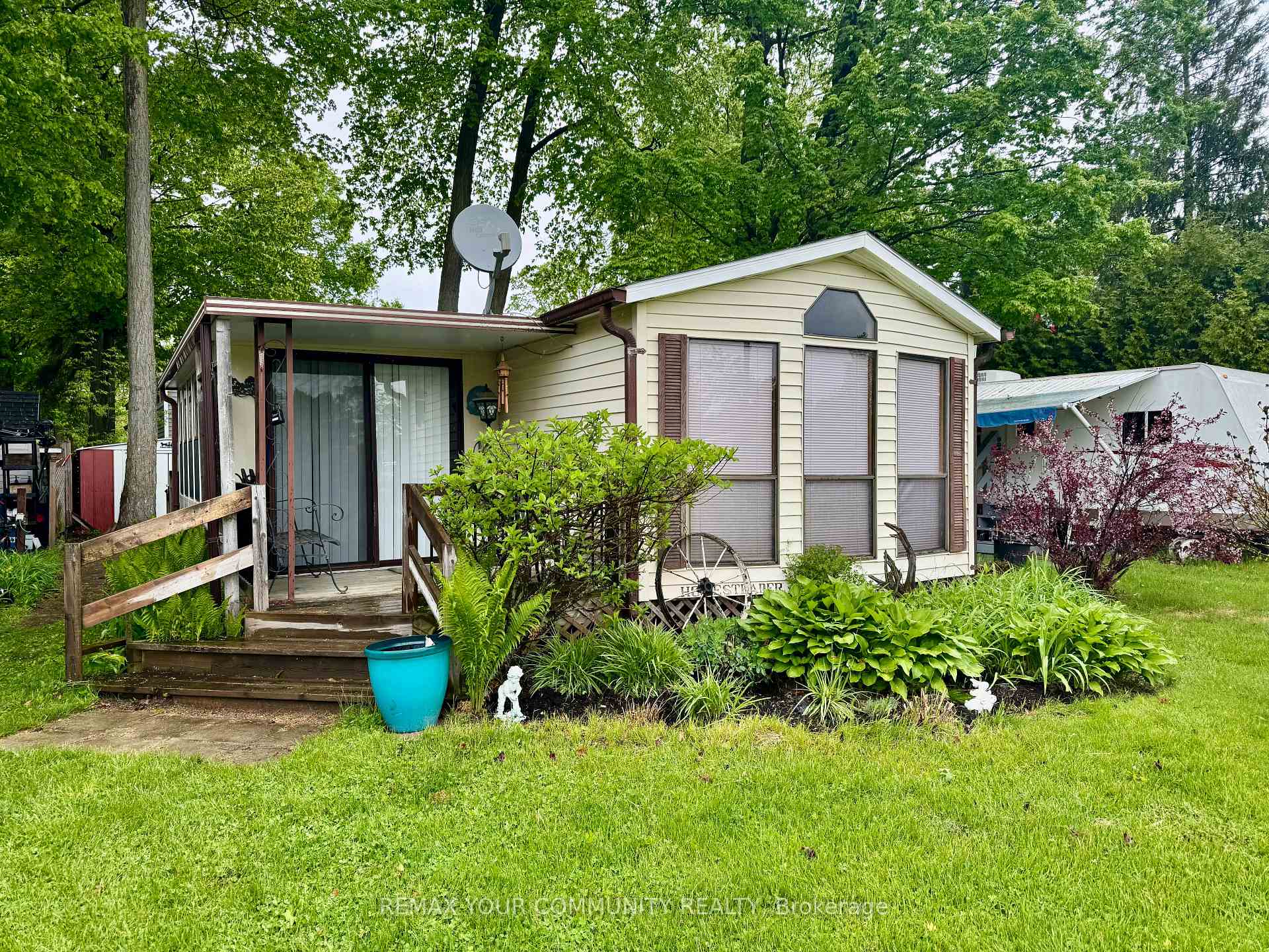 Photo 1 of Unit 42, 285 Crydermans 42 Side Road, Georgina, Baldwin — HOMEH
