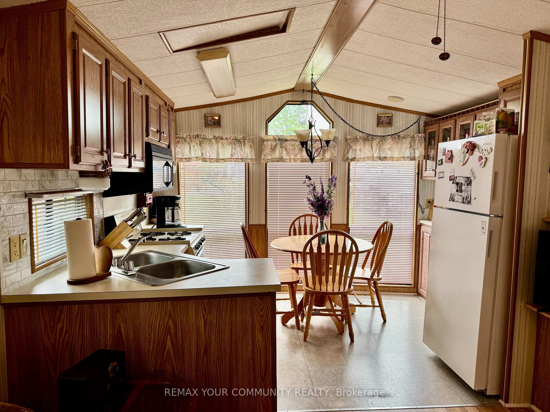 Photo 6 of Unit 42, 285 Crydermans 42 Side Road, Georgina, Baldwin — HOMEH